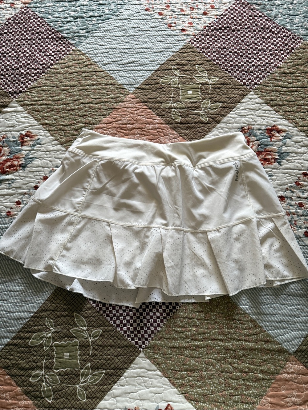 Reebok White Pleated Athletic Skort with Perforated Hem size large